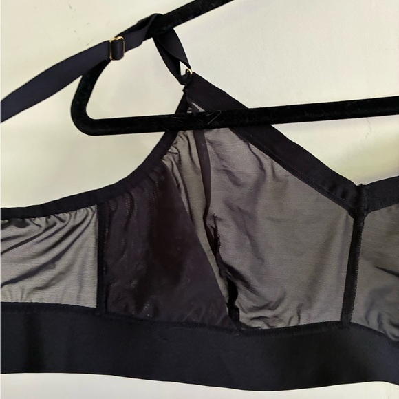 Harper Wilde ComfortMesh™ Triangle
Soft Sheer Bralette XL - Picture 9 of 13